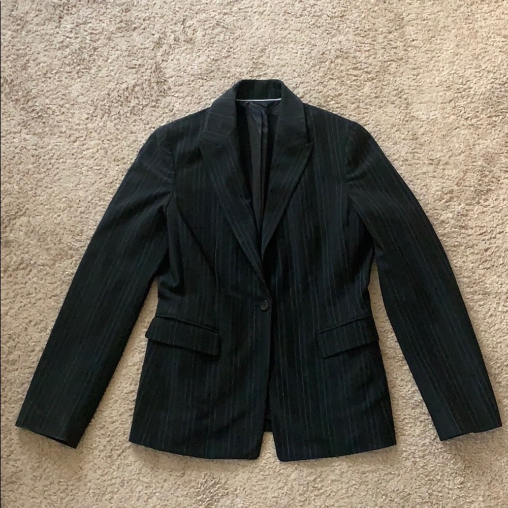 BEAUTIFUL like new Tahari blazer